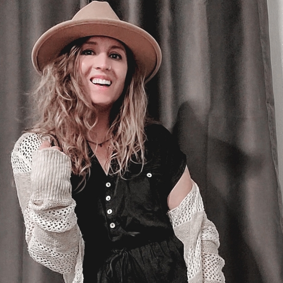 Meet your Posher, Stephanie - Picture 8 of 16